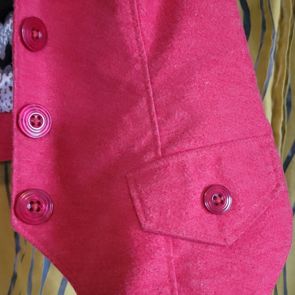 Go International red vest - Picture 7 of 8